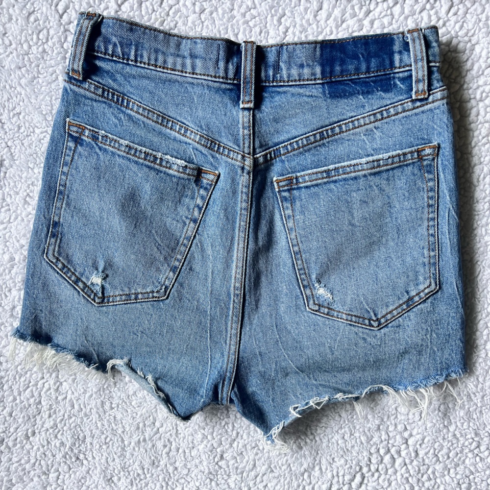 Abercrombie Ultra High Rise Mom Short - Picture 3 of 4